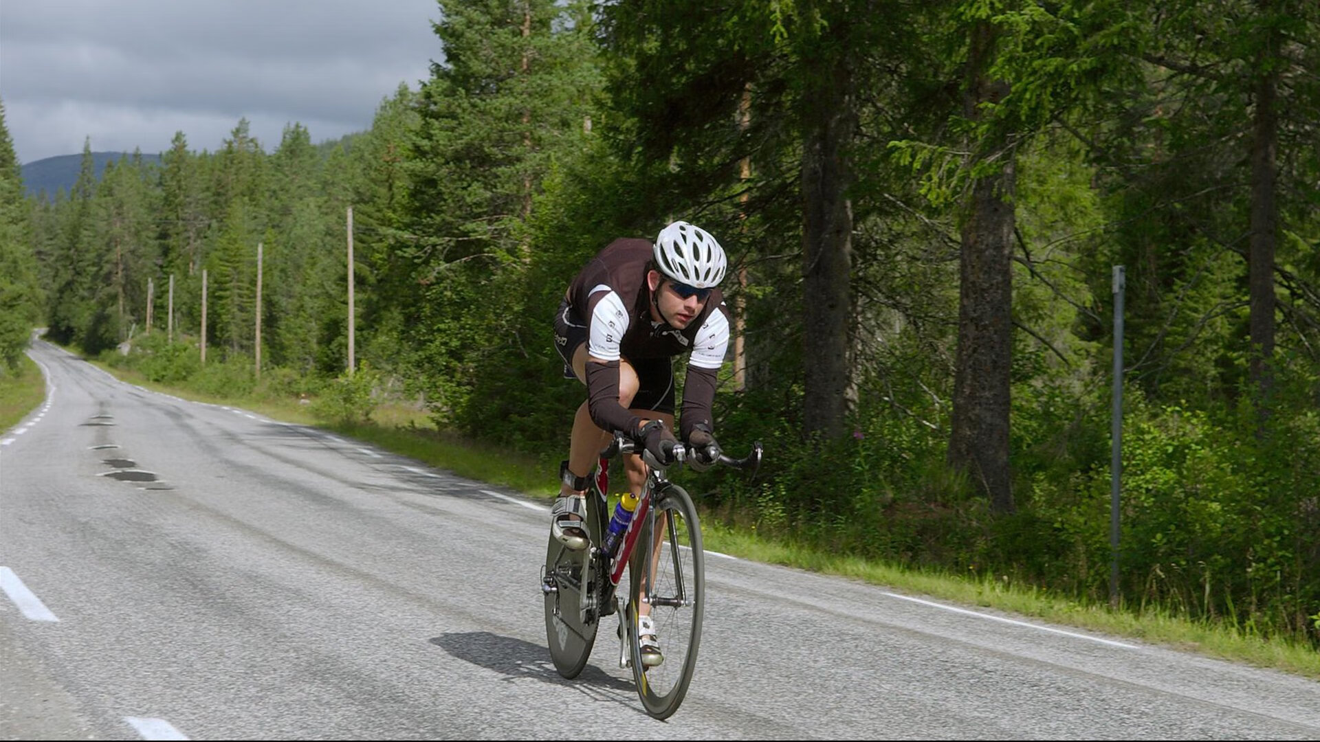开云体育中国-季后赛抢七之夜，穆勒攻防两端的绝对统治  第2张